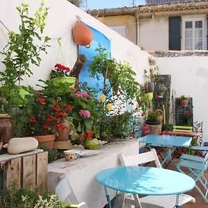 Au Petit Chez Soi Hostal